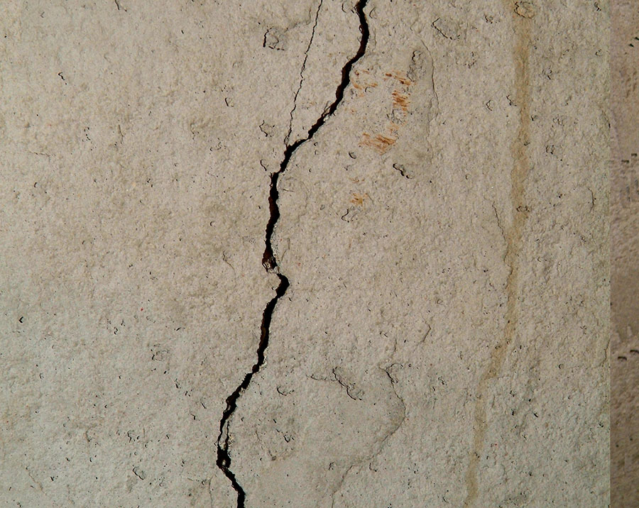 vertical basement wall crack